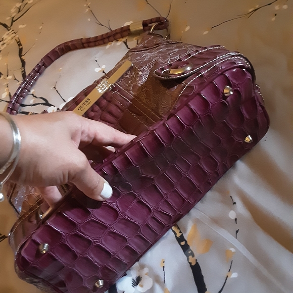 Guess handbag - Picture 7 of 9